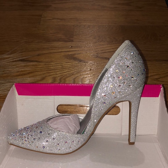 NEW🥂SILVER RHINESTONE HEELS😍 Make your OFFER💕 - Picture 3 of 3